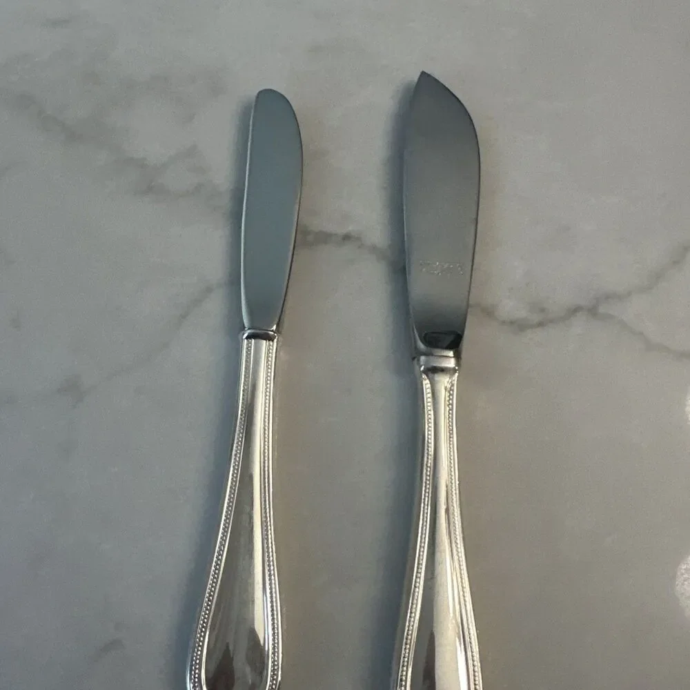 Reed & Barton Beaded English Gentry Silverplate. 2 butter knife knives.